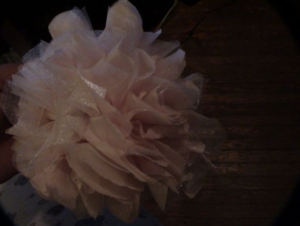 diy centerpiece! :  wedding diy centerpiece tissue pomander DSC00302