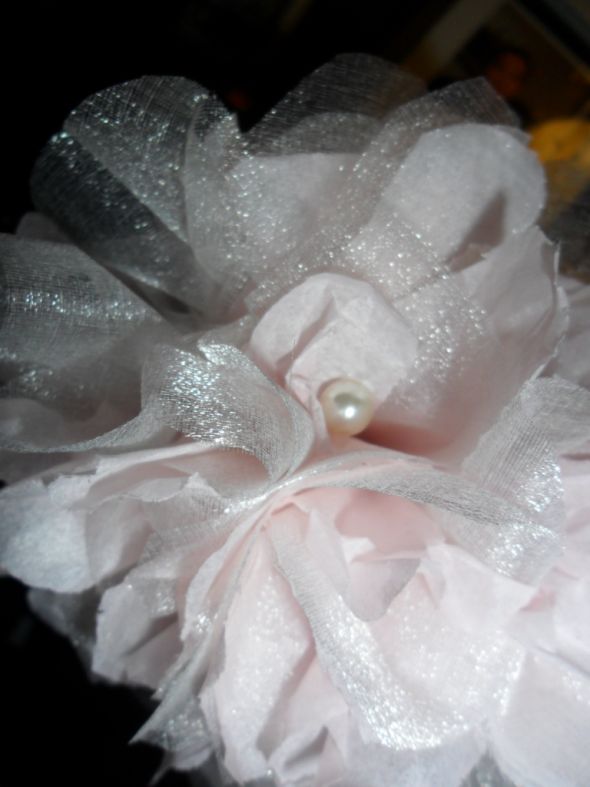 diy centerpiece! :  wedding diy centerpiece tissue pomander SAM 0712