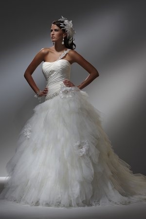 D'Amour Style B052 Size 6 :  wedding wedding dress for sale damour B052
