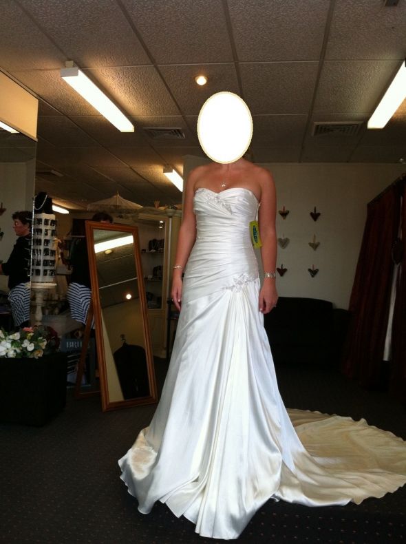 I'd love your dress opinions please =) :  wedding 3