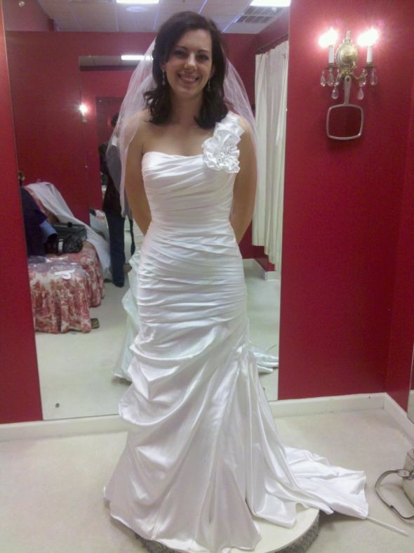 Anyone's dress have no or very little train? : wedding Wedding Dress1