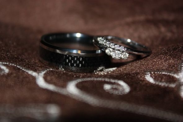 For those who don't have a Set Ering with band :  wedding Rings1