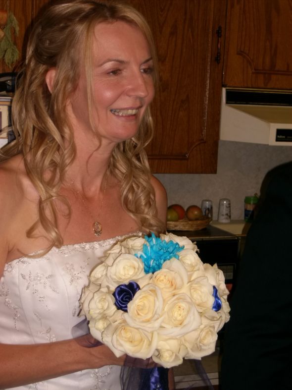 Please post pics of your half up-dos w/ loose curls- :  wedding beauty beehive GEDC0537
