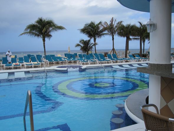 Have any of u been to the Atlantis in the Bahamas?? Which tower is better? PICS :  wedding atlantis honeymoon IMG 0060