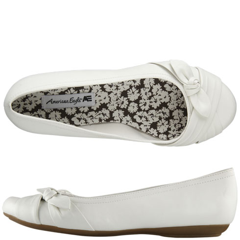 Brides Wearing FLATS! ...or BOOTS! ...or anything BUT heels : ) : wedding 084077 4 490x490
