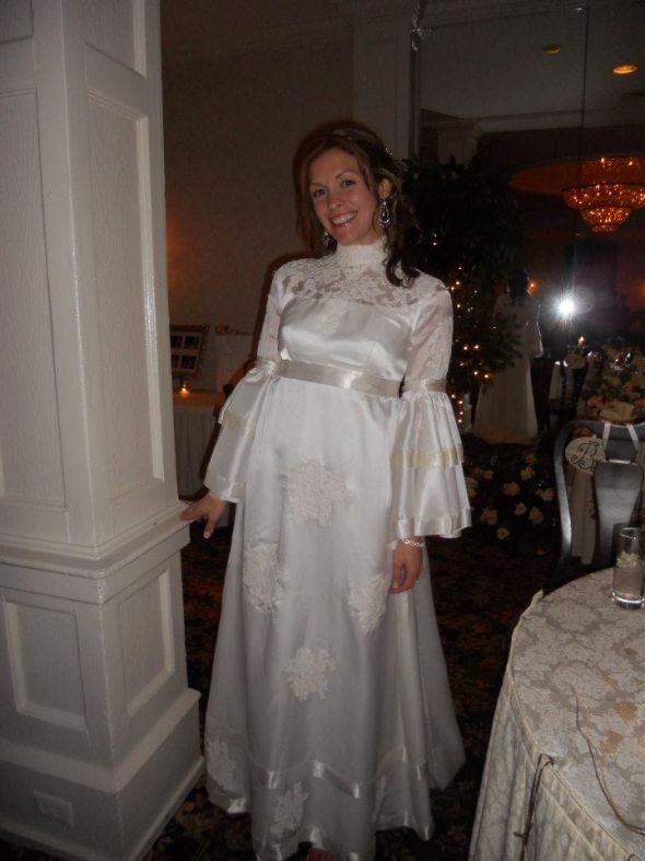 My mothers dress for ceremony & my own for reception? :  wedding mom mother dress gown vintage ceremony change reception Me In Moms Dress