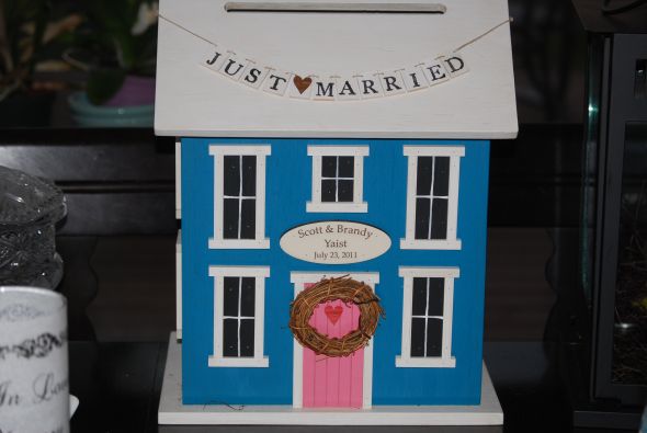 creative card box ideas.. other than a suitcase??? :  wedding cardbox 046