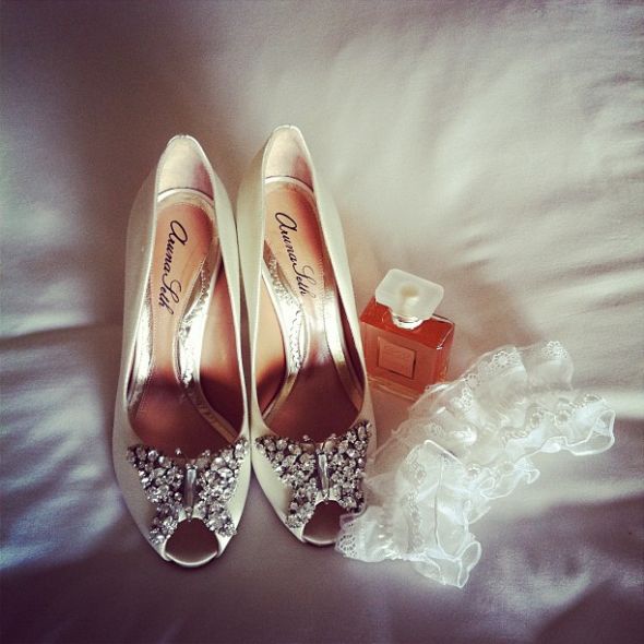 Aruna Seth Farfalla :  wedding ivory shoes A389b52e10d6410fa43d01f4df90f238 7