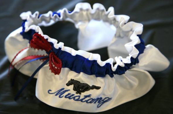 Show me your garter! :  wedding Garter