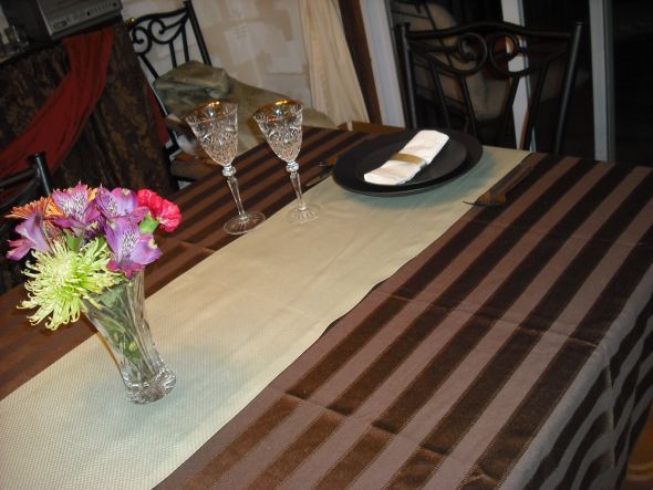 DIY Table Runners :  wedding diy table runners tables Tablescapes 014
