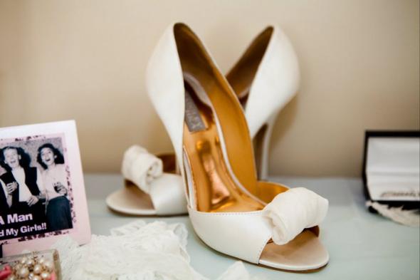 Gallery of the Day :  wedding features 247031 10150319346692067 518942066 9686133 7409993 N My gorgeous Badgley Mischka Bridal shoes xx :  wedding shoes heels designer lebanese vintage white ivory 247031 10150319346692067 518942066 9686133 7409993 N 