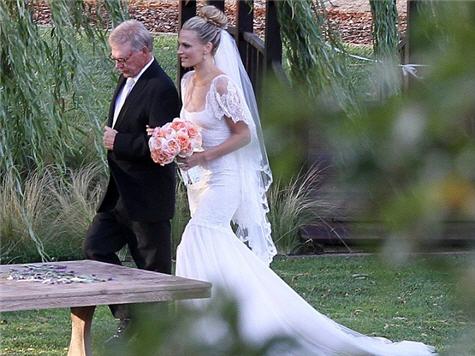 I was first inspired when I saw Molly Sims' beautiful wedding and am hoping