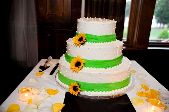 show me your cake table wedding cake cake table fountain ClareNoahWedding 
