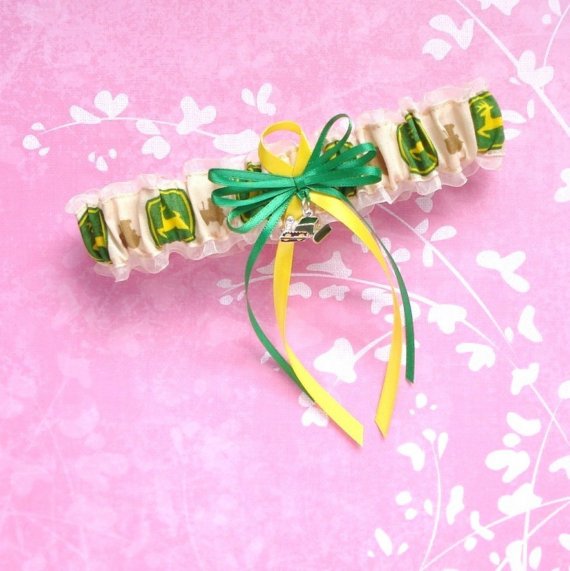 Show me your garter! :  wedding Garter