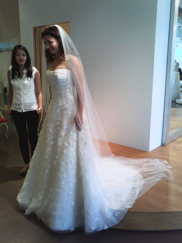 Let me see your dresses!! I'm sick of seeing them on models!! :  wedding 0916101657