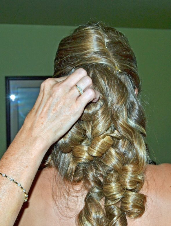 Anyone wearing their hair half up/half down? :  wedding Hair