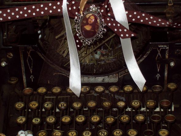 Vintage Typewriter Floral Arrangement :  wedding typewriter lavender brooches purple ceremony flowers 002