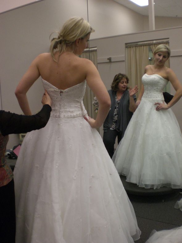I am so in love with BIG POOFY BALL GOWNS.. SHOW ME YOURS!!! :  wedding CIMG0143