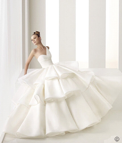 I am so in love with BIG POOFY BALL GOWNS.. SHOW ME YOURS!!! :  wedding Rosa Clara 146river