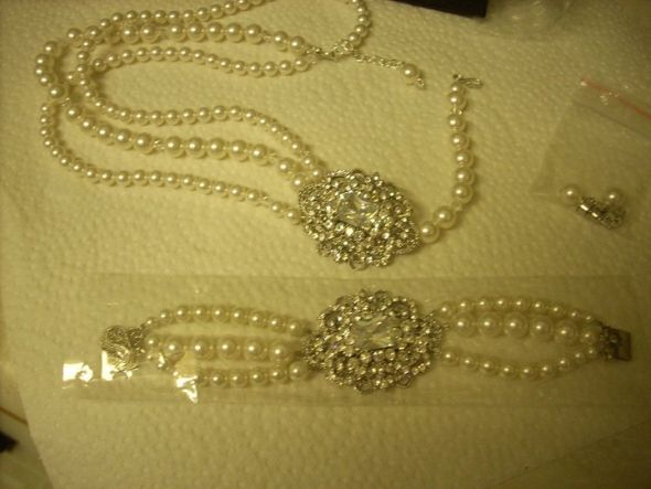 Will this necklace look stupid? :  wedding 76296 821101354277 13621704 45837979 1009226 N 