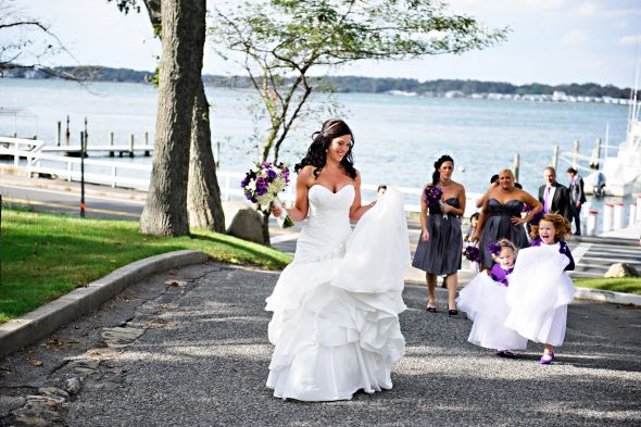 What were your favorite professional pictures from your big day? :  wedding best pics Girls Carrying Dress Like Me