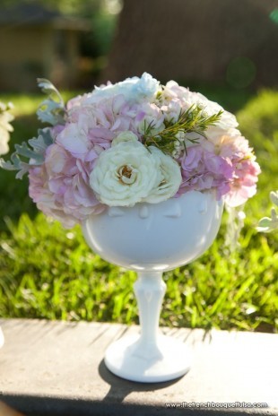  wedding Simply Vintage Chic Centerpiece Of Hydrangea Roses And