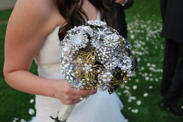 I'm a married lady! [lots-o-pics!] :  wedding wedding ceremony reception garden vintage 199607 1855655547716 1130650357 2146970 1300756 N