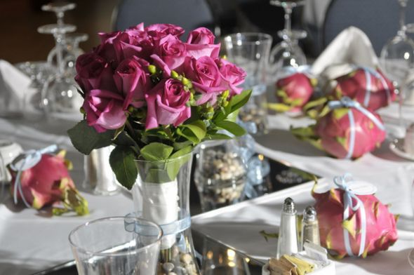 Dragonfruit centrepieces :  wedding dragonfruit fruit centrepiece pink blue ikea  4PP3345