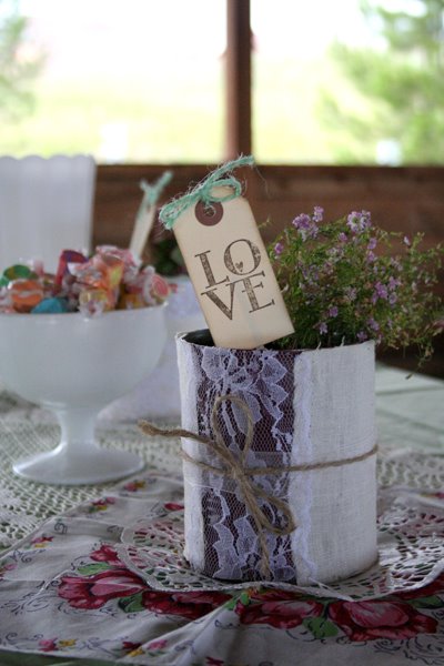 fabric & lace covered tin can flower centerpieces :  wedding tin can flower pots rustic vintage decor green white flowers diy Flower Can 1