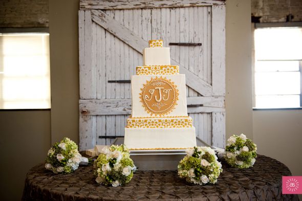 Let's play dress-up. If you were having a beach + backyard + vintagey wedding... : wedding Vintage Cake
