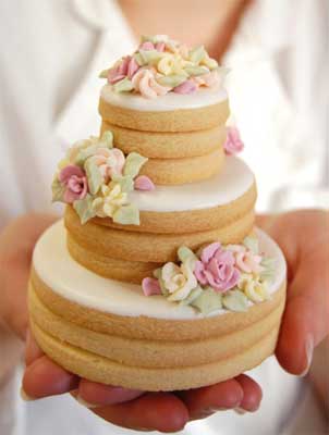 Where can I buy these!?! Mini Wedding Cake Favors (Pic from pinterest) : wedding mini cakes shower favor pinterest picture help Stacked Wedding Cake Cookie
