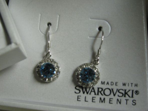 Searching for the right necklace... :  wedding necklace ivory blue davids bridal 1 horizon blue topaz pearls rosette hydrangea IMG 0444.JPG