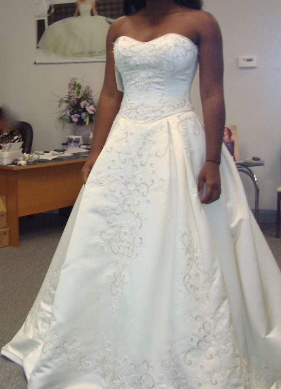 Dimetrios Bridal Gown for Sale size 8 :  wedding Full Dress