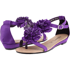 anyone else opting for flats on the big day?!?! :  wedding Possibility1