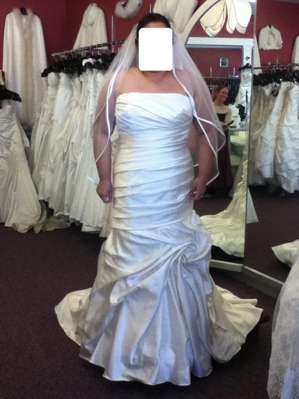 Full-figured...mermaid/trumpet/fit & flare?  YES!! :  wedding IMG 0066 New