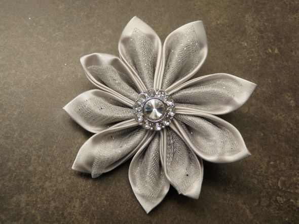 Tsumami Hair Flower :  wedding tsumami flower clip bridesmaids flowers diy P7260980