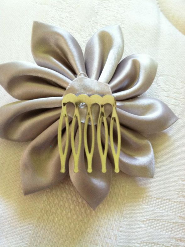 Tsumami Hair Flower :  wedding tsumami flower clip bridesmaids flowers diy Flowerback