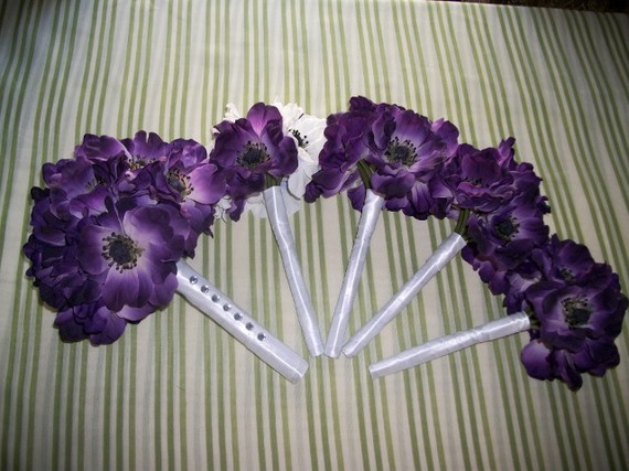 Dark purple bouquets : wedding