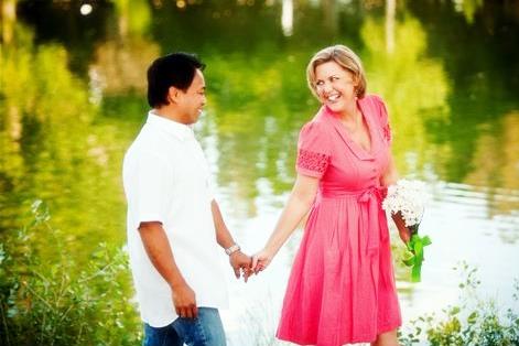 Show me your: INSANELY HAPPY/ REAL SMILE (Engagement or Wedding) Photos :  wedding Daisies